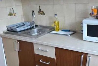 Apartament cu 3 camere decomandat în Runcu