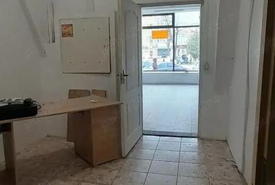 Spațiu comercial, de 80 mp, în Central - 4