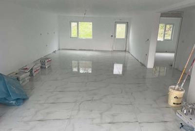 Casă cu Teren 1000 Mp în Central - 2