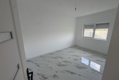 Casă cu 3 camere cu Canalizare în Sântandrei - 2