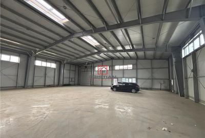 Spațiu comercial, de 3,000 mp, în Central - 32