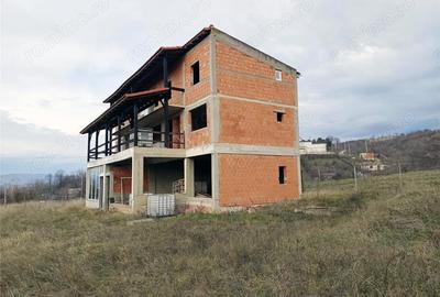 Casă cu 8 camere cu Teren 4 Mp în Măcești - 8