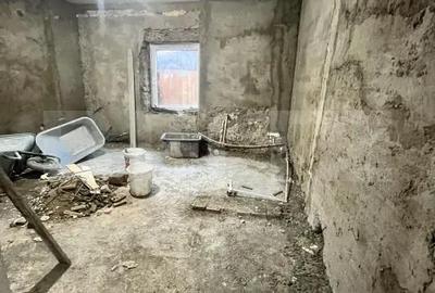 Casă cu 4 camere cu Teren 500 Mp în Central - 1
