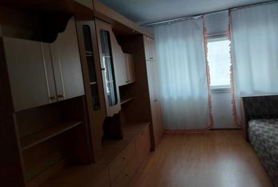 Apartament cu 3 camere semidecomandat în Rovinari - 2