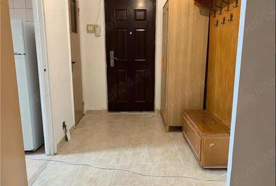 Inchiriez jumatate apartament 3 camere - 4