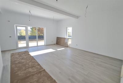 Casă cu 4 camere cu Canalizare în Valea Lupului - 4