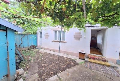 Casa batraneasca ,3 camere , teren 500 mp,zona CFR