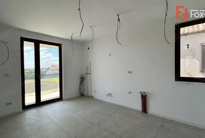 Casă cu 3 camere cu Canalizare în Sânandrei