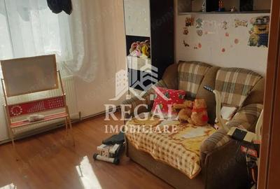 Apartament cu 3 camere de vanzare. Zona Micro 5 - 7