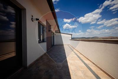 Apartament cu 3 camere tip Penthouse in zona Cetate COMISION 0% - 1
