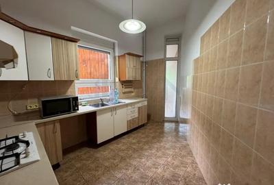 Casă cu 10 camere cu Teren 402 Mp în Lacul Tei - 7
