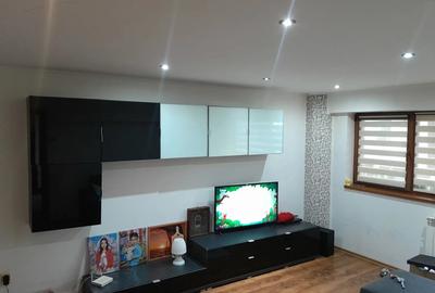 Vand apartament 3 camere decomandat parter - 1