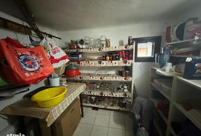 Casă cu 4 camere cu Teren 890 Mp în Central - 1