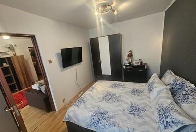 Apartament cu 3 camere nedecomandat, mobilat în Micro III - 15