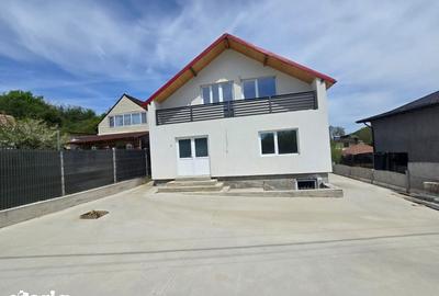 Casă cu 4 camere cu Teren 250 Mp în Ștefănești - 1
