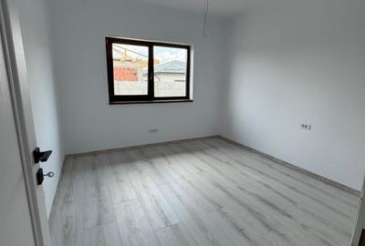 Casa 4 cam , 2 bai Toate utilitatile  Teren 410mp ! 5 min Primarie - 18