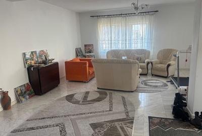 Casă individuală cu 7 camere cu Canalizare în Tătărași - 2