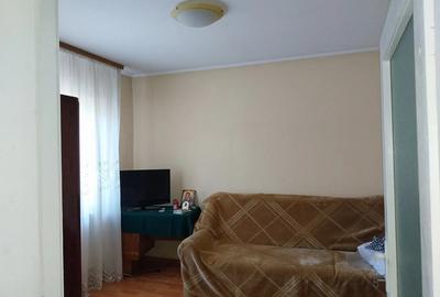 Inchiriez camera casa comuna podari - 1