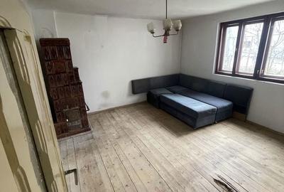 Apartament cu 4 camere semidecomandat în Central - 1