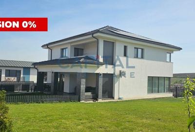 Casa ultrafinisata, garaj, panouri fotovoltaice - 1