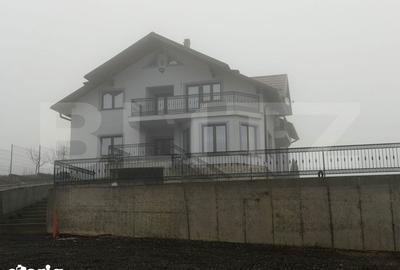 Casă cu 7 camere cu Teren 1800 Mp în Central - 3