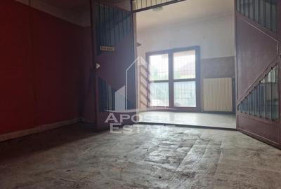 Casa familiala cu spatiu comercial si garaj P+1E+M 720 Mp - 31
