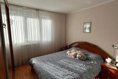 Apartament cu 3 camere decomandat în Micro 13