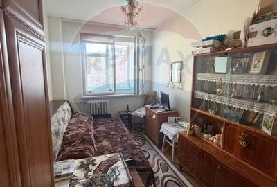 Apartament cu 3 camere decomandat în Valea Rosie - 9