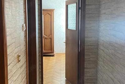 Apartament cu 3 camere decomandat, mobilat în Central