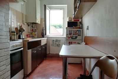 Apartament cu 3 camere semidecomandat, mobilat în Mănăștur