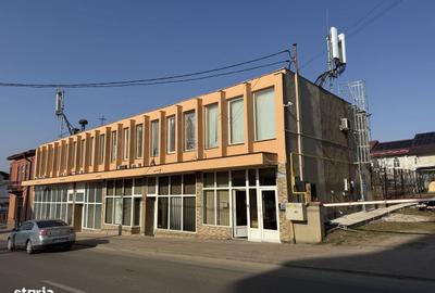 Spațiu comercial, de 560 mp, în Central - 4