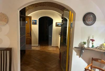 Spațiu comercial, de 350 mp, în P-ța Unirii - 2