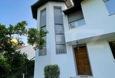 Casă cu Teren 220 Mp în Central - 1
