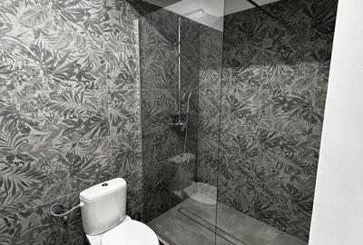 Apartament cu 3 camere semidecomandat, mobilat în Alfa - 7