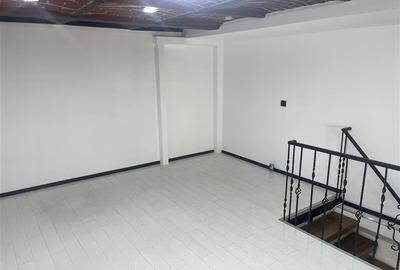 Spațiu comercial, de 20 mp, în Central - 4