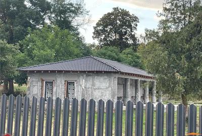 Casă cu 2 camere cu Teren 1400 Mp în Păuliș - 2