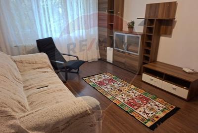 Apartament cu 3 camere semidecomandat în Titan