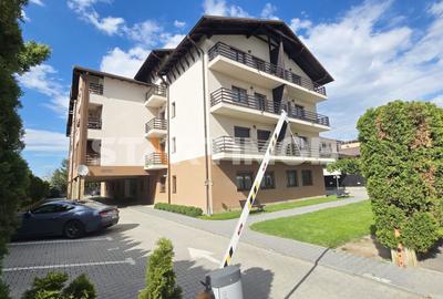 Apartament cu 3 camere decomandat, mobilat în Tractorul