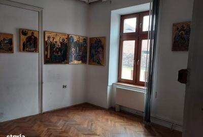 Casă cu 6 camere cu Teren 277 Mp în Central - 2