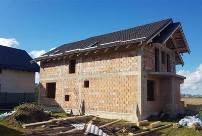 Casa  pe 2 nivele ,la 15 minute de Brasov, DJ 112A,  finalizata la cheie - 11