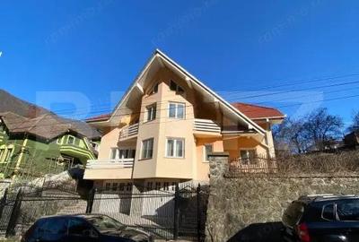 Casă cu 7 camere cu Teren 750 Mp în Central - 5