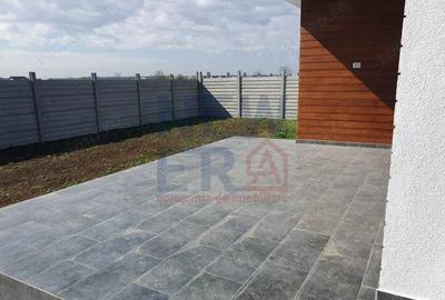 Casă cu 4 camere cu Canalizare în Tunari