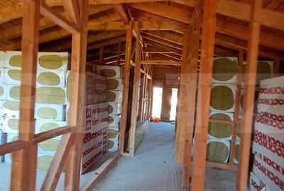 Casă cu 4 camere cu Canalizare în Cristian - 2