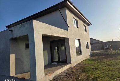 Casă cu 4 camere cu Teren 200 Mp în Cârcea - 4