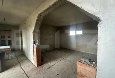 Casă cu 3 camere cu Teren 2967 Mp în Vest