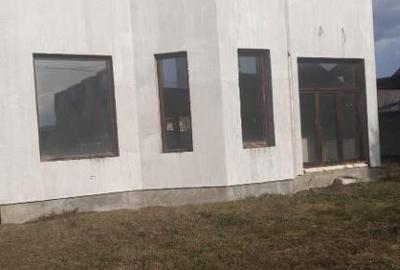 Sat Sasar, casa semifinisata - 1