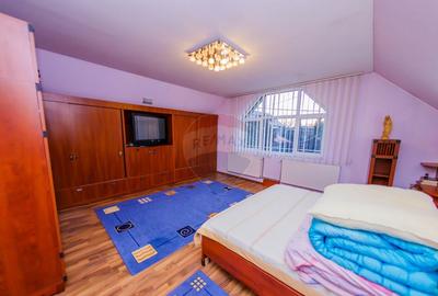 DE VANZARE DOUA CASE in zona de PARC ideale pentru doua f... - 5