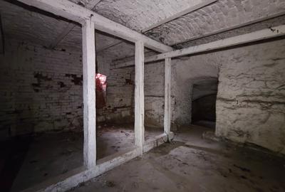 DE VÂNZARE — Spațiu/apartament  la demisol, în centrul orașului - 5