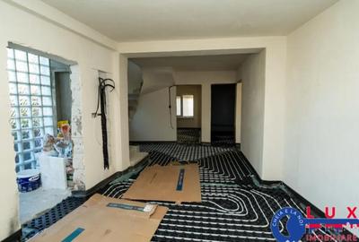 Casă cu 5 camere cu Teren 136 Mp în Neptun - 12