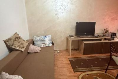 Garsonieră decomandată, mobilată în Craiovița Nouă